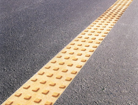 凸起道路标线